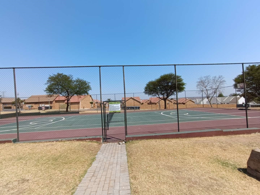 2 Bedroom Property for Sale in Kosmosdal Gauteng