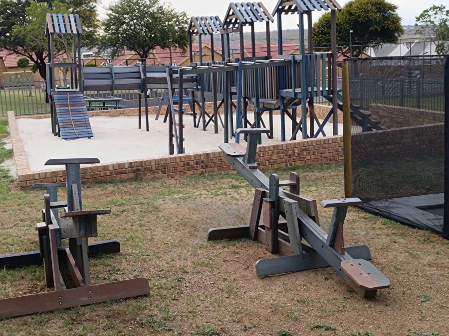 2 Bedroom Property for Sale in Kosmosdal Gauteng