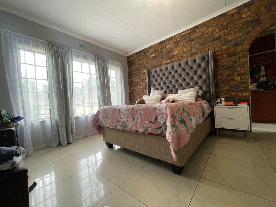 5 Bedroom Property for Sale in Sunward Park Gauteng