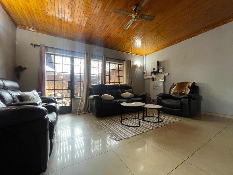 5 Bedroom Property for Sale in Sunward Park Gauteng