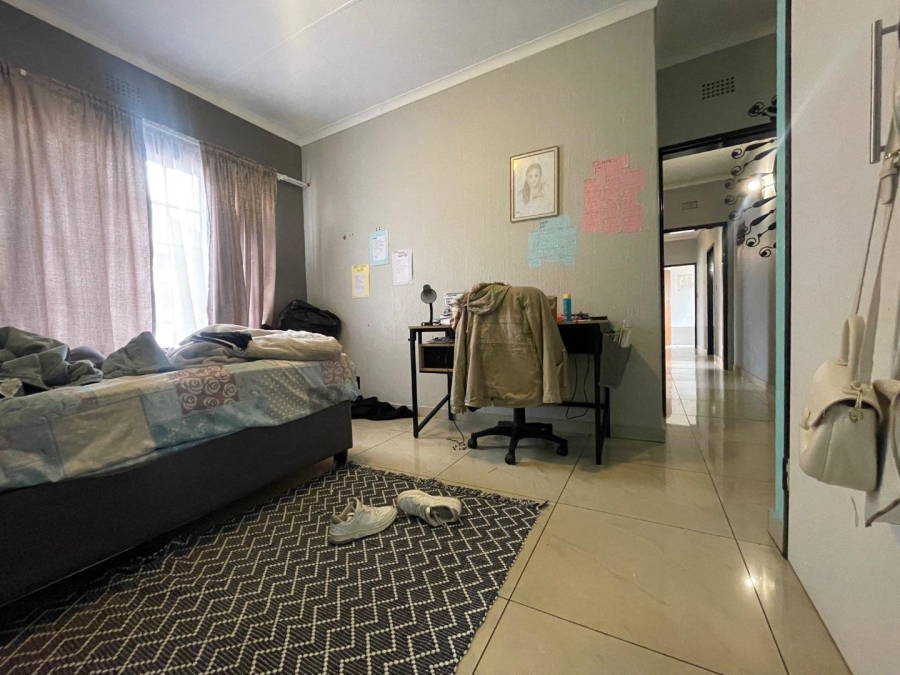 5 Bedroom Property for Sale in Sunward Park Gauteng