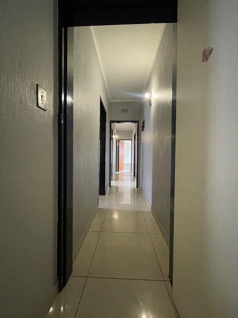 5 Bedroom Property for Sale in Sunward Park Gauteng