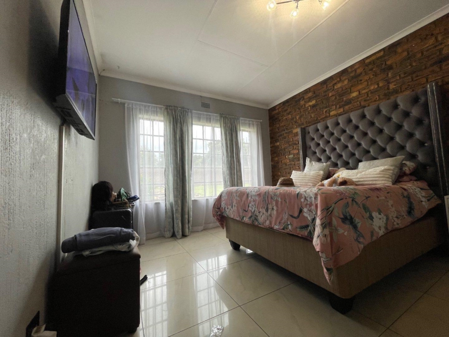 5 Bedroom Property for Sale in Sunward Park Gauteng
