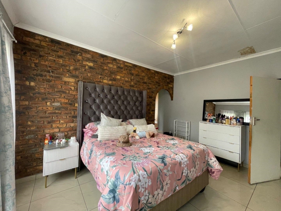 5 Bedroom Property for Sale in Sunward Park Gauteng