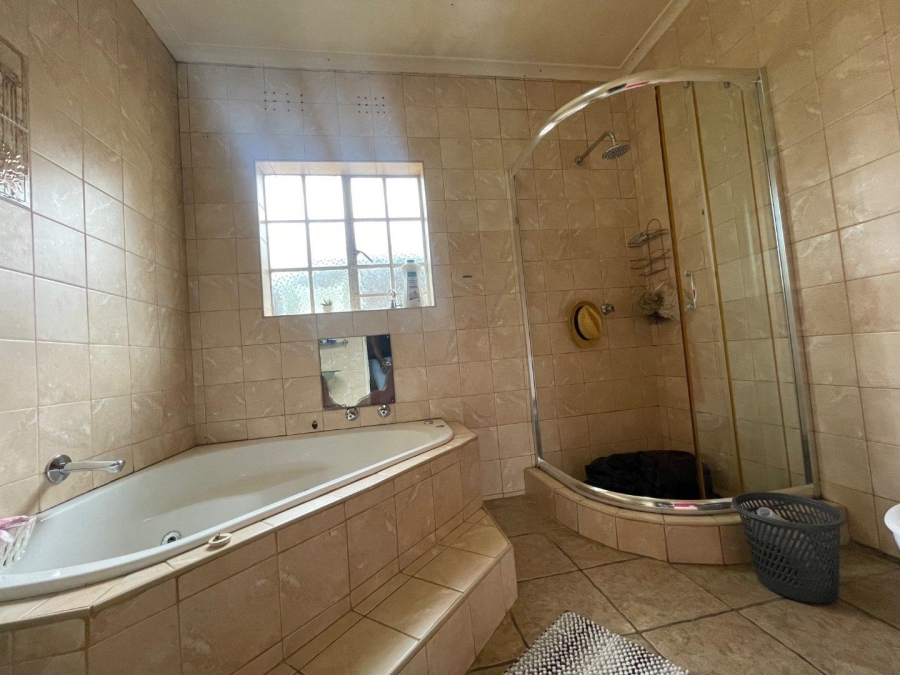 5 Bedroom Property for Sale in Sunward Park Gauteng