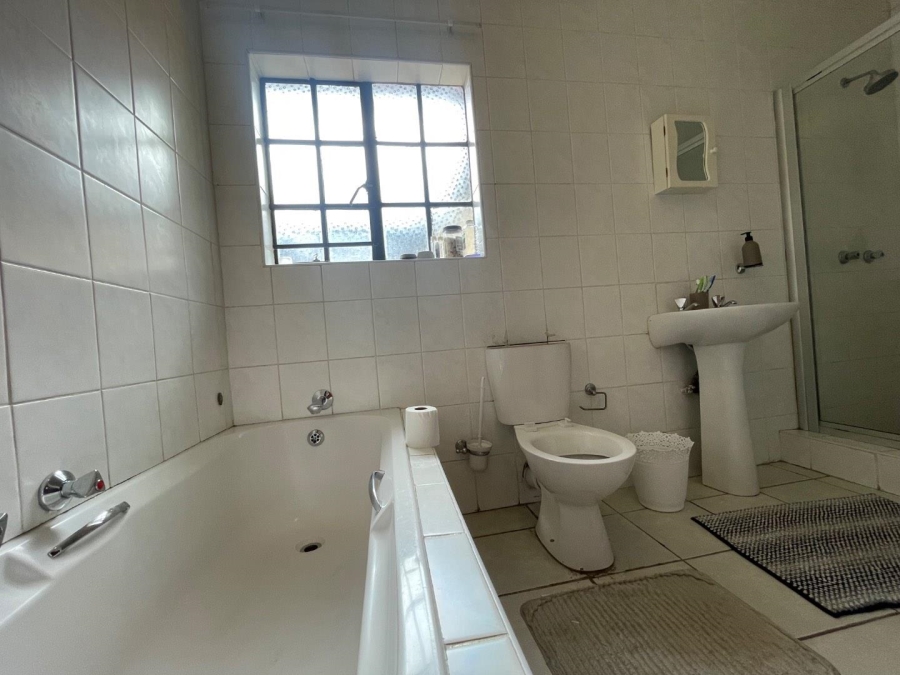 5 Bedroom Property for Sale in Sunward Park Gauteng