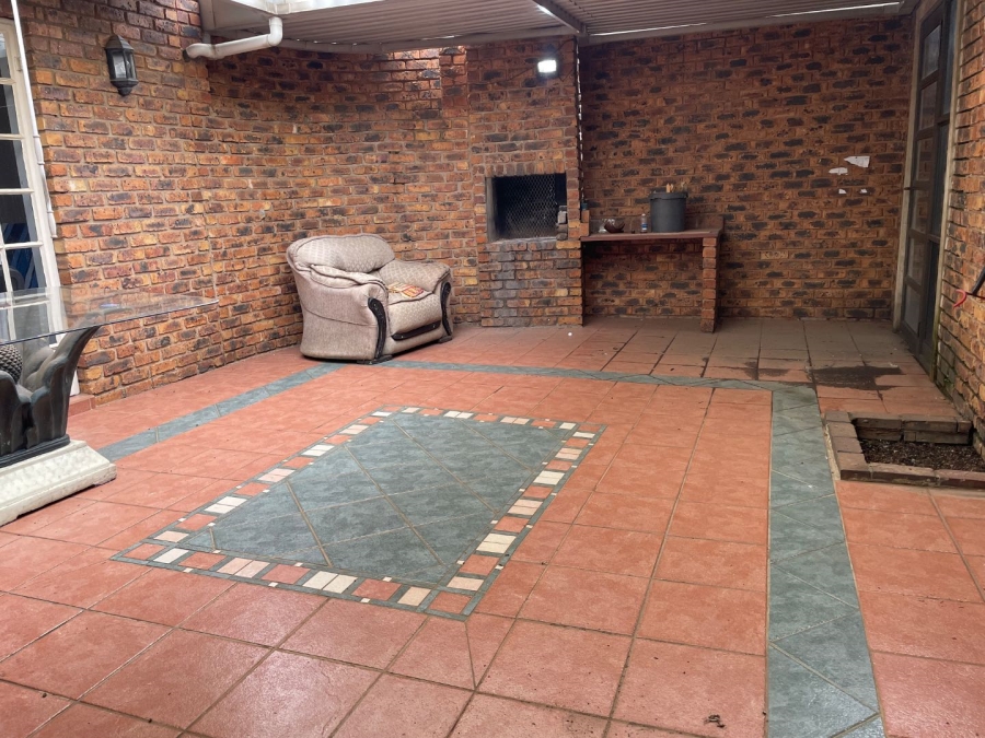 5 Bedroom Property for Sale in Sunward Park Gauteng