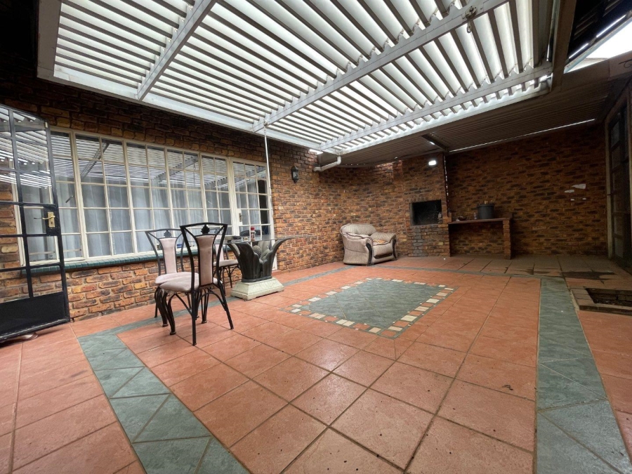 5 Bedroom Property for Sale in Sunward Park Gauteng