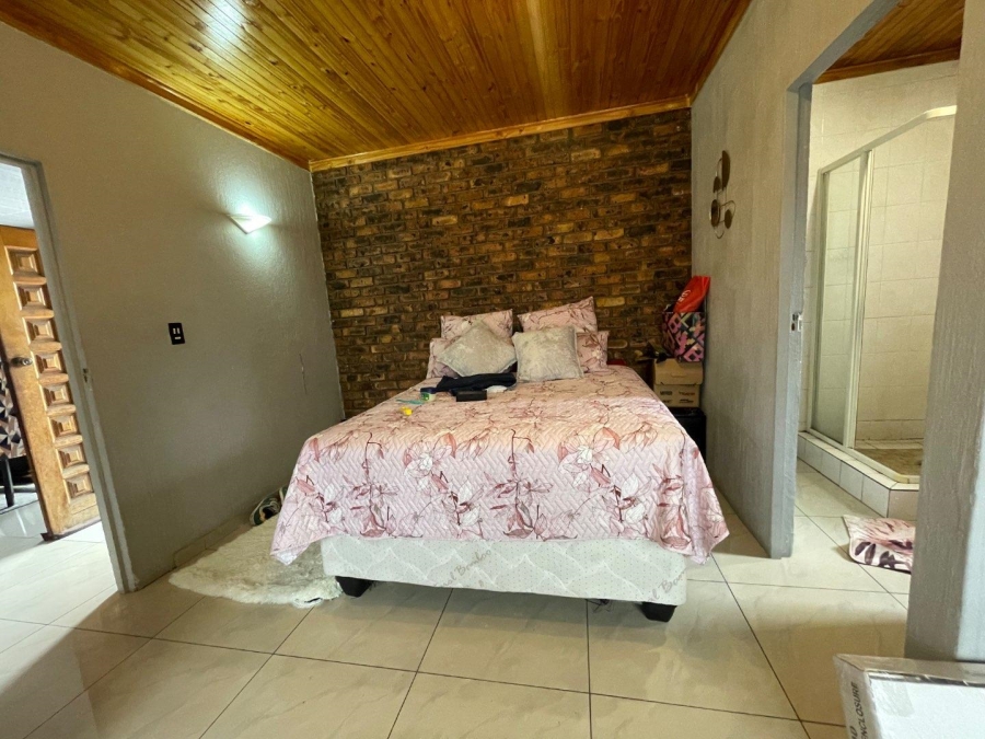 5 Bedroom Property for Sale in Sunward Park Gauteng