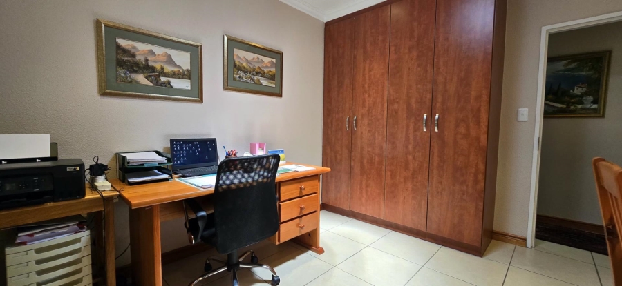 3 Bedroom Property for Sale in New Redruth Gauteng