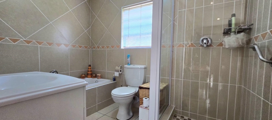 3 Bedroom Property for Sale in New Redruth Gauteng