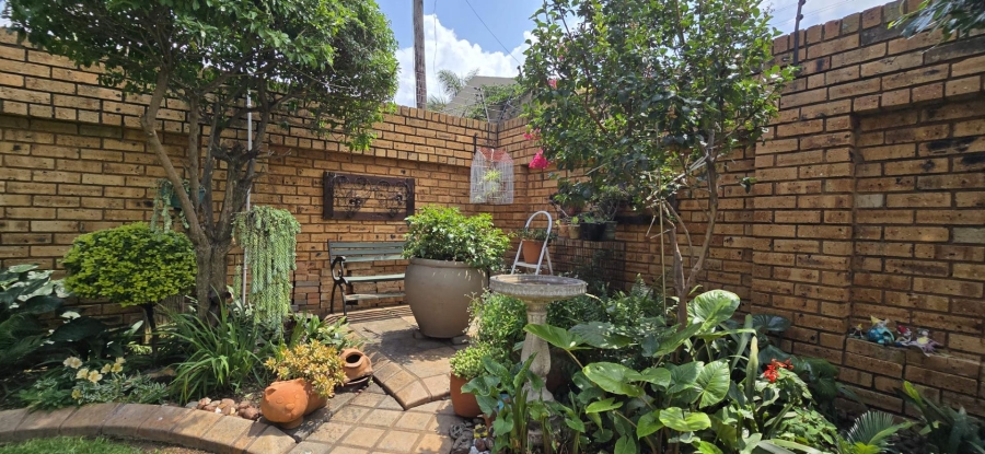 3 Bedroom Property for Sale in New Redruth Gauteng