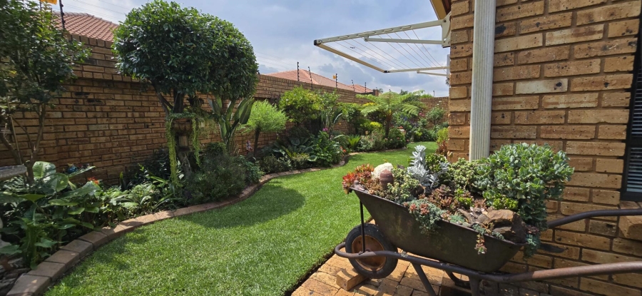 3 Bedroom Property for Sale in New Redruth Gauteng