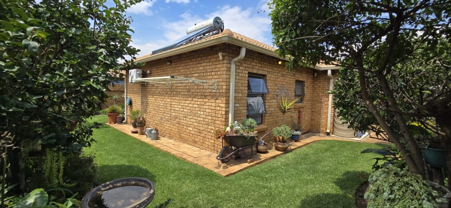 3 Bedroom Property for Sale in New Redruth Gauteng