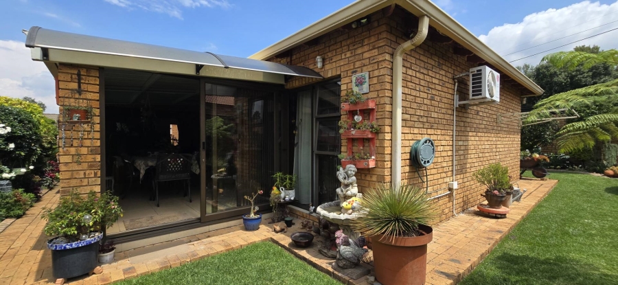 3 Bedroom Property for Sale in New Redruth Gauteng