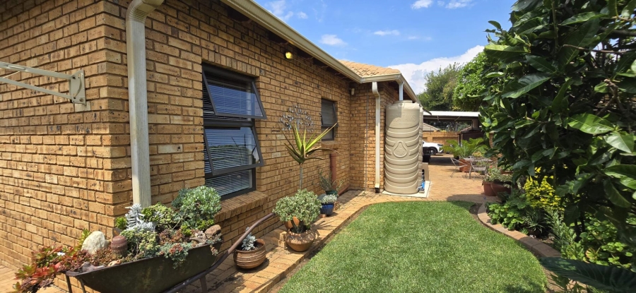 3 Bedroom Property for Sale in New Redruth Gauteng