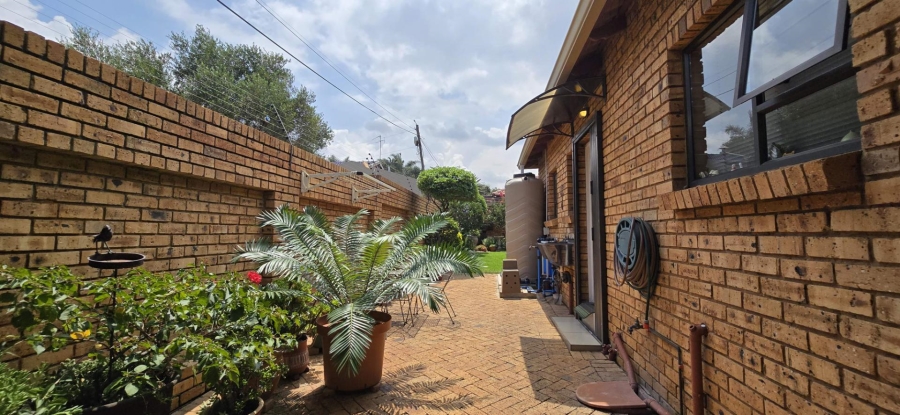 3 Bedroom Property for Sale in New Redruth Gauteng