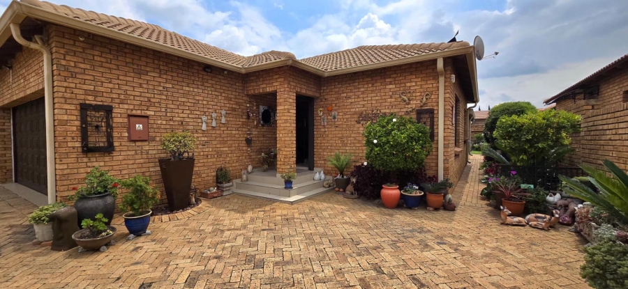 3 Bedroom Property for Sale in New Redruth Gauteng