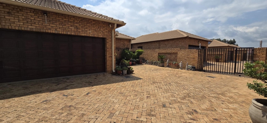 3 Bedroom Property for Sale in New Redruth Gauteng