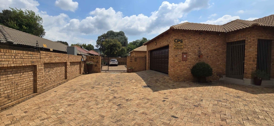 3 Bedroom Property for Sale in New Redruth Gauteng