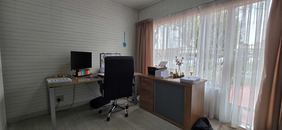 3 Bedroom Property for Sale in Verwoerdpark Gauteng