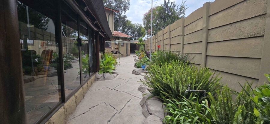 3 Bedroom Property for Sale in Verwoerdpark Gauteng