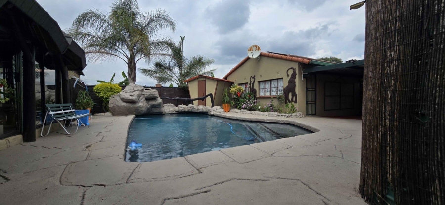 3 Bedroom Property for Sale in Verwoerdpark Gauteng