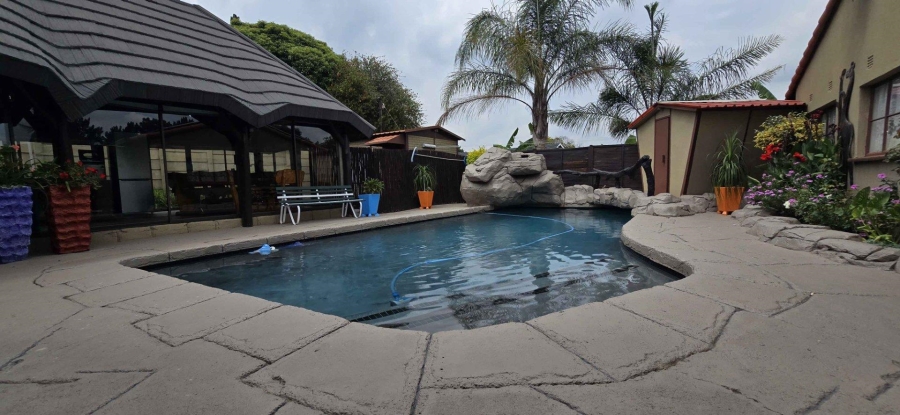 3 Bedroom Property for Sale in Verwoerdpark Gauteng