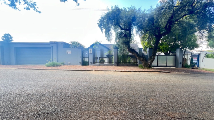 6 Bedroom Property for Sale in Mondeor Gauteng