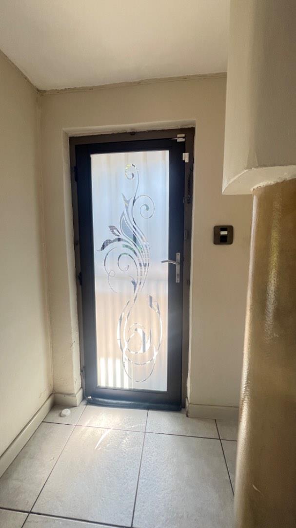 6 Bedroom Property for Sale in Mondeor Gauteng