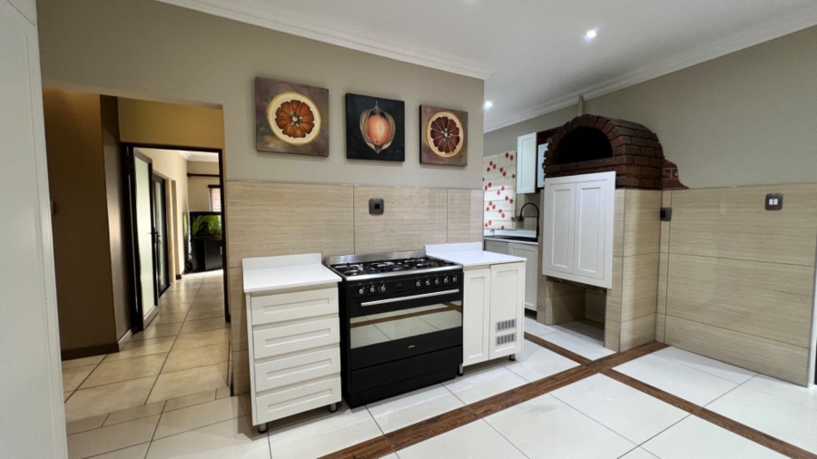 6 Bedroom Property for Sale in Mondeor Gauteng