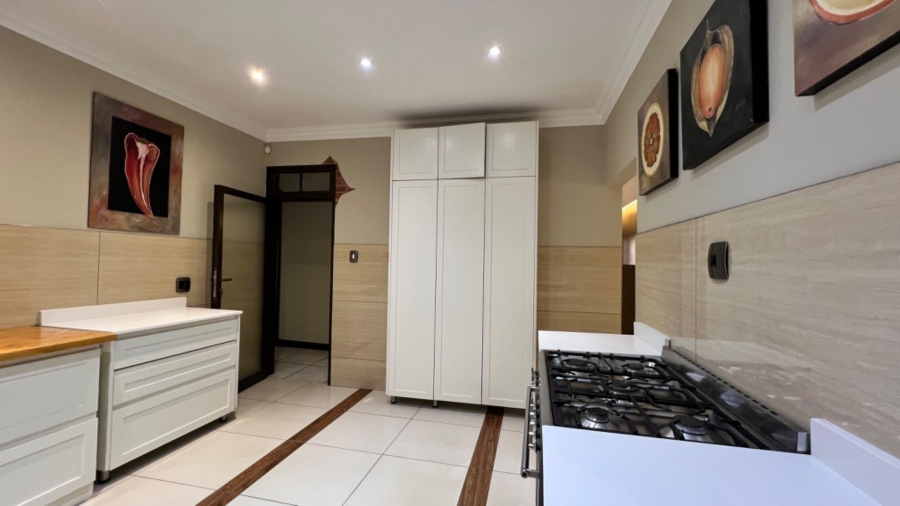 6 Bedroom Property for Sale in Mondeor Gauteng
