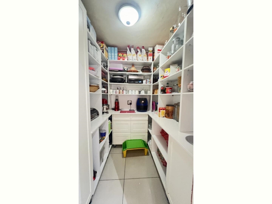 6 Bedroom Property for Sale in Mondeor Gauteng