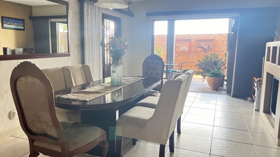 6 Bedroom Property for Sale in Mondeor Gauteng