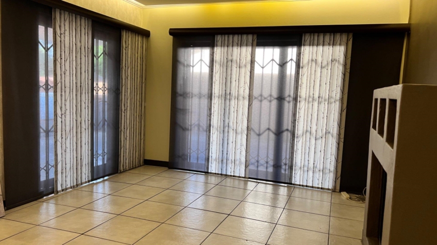 6 Bedroom Property for Sale in Mondeor Gauteng