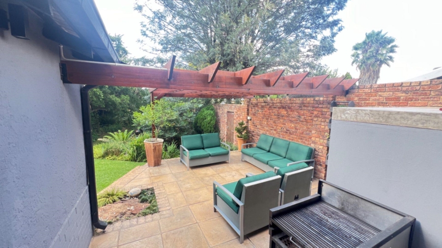 6 Bedroom Property for Sale in Mondeor Gauteng