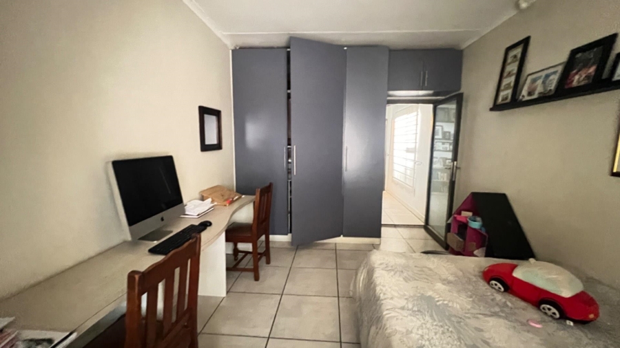 6 Bedroom Property for Sale in Mondeor Gauteng