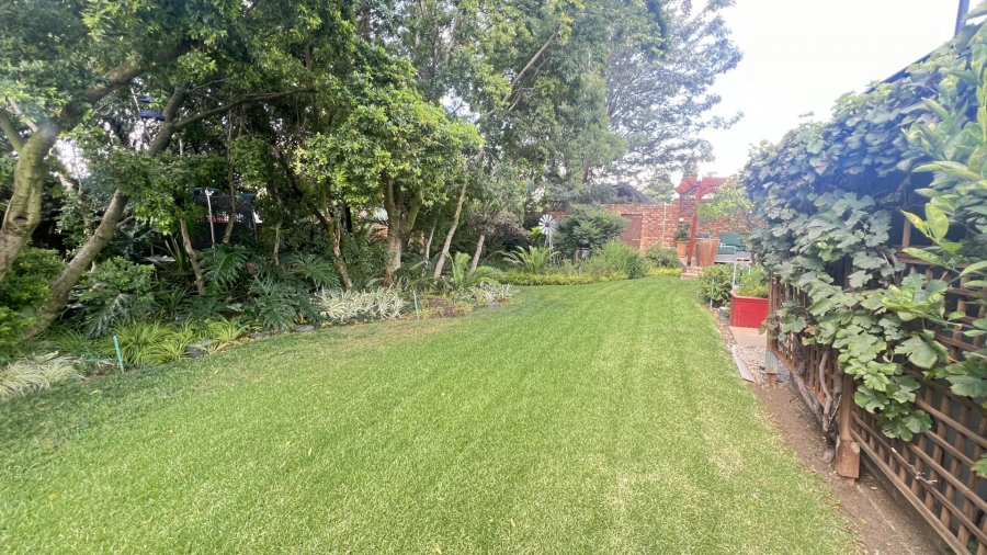 6 Bedroom Property for Sale in Mondeor Gauteng