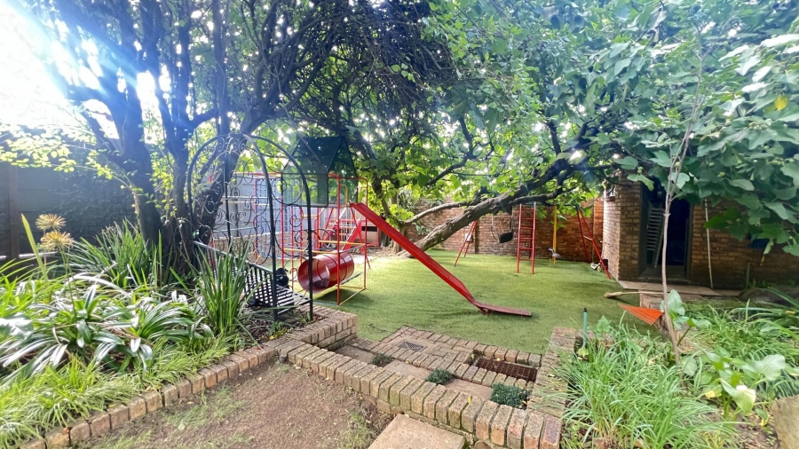 6 Bedroom Property for Sale in Mondeor Gauteng