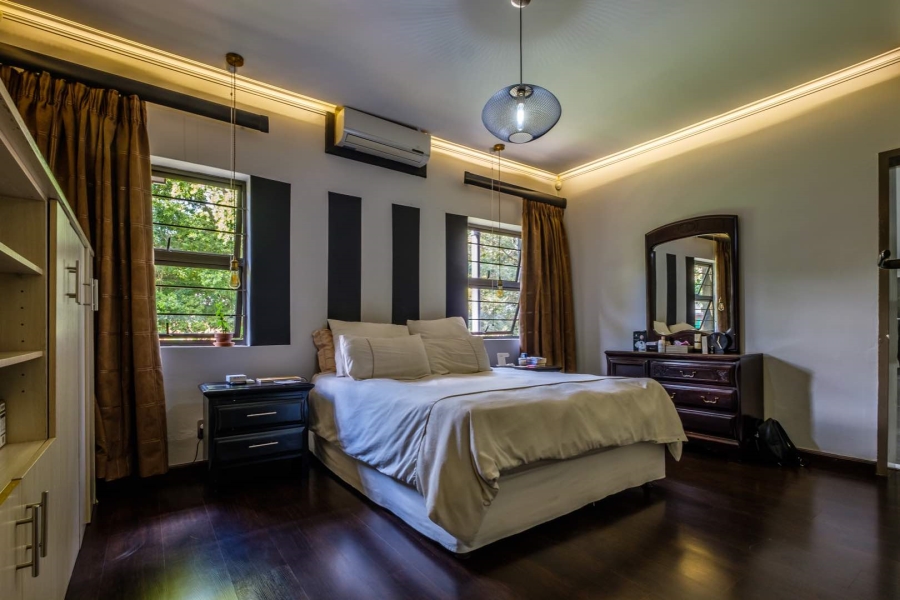 6 Bedroom Property for Sale in Mondeor Gauteng