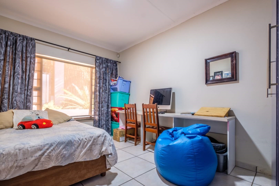 6 Bedroom Property for Sale in Mondeor Gauteng