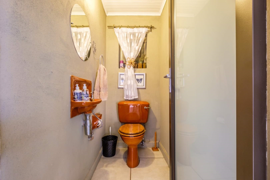 6 Bedroom Property for Sale in Mondeor Gauteng