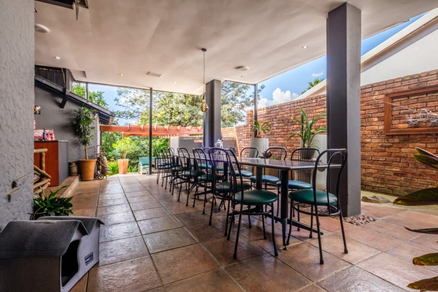 6 Bedroom Property for Sale in Mondeor Gauteng