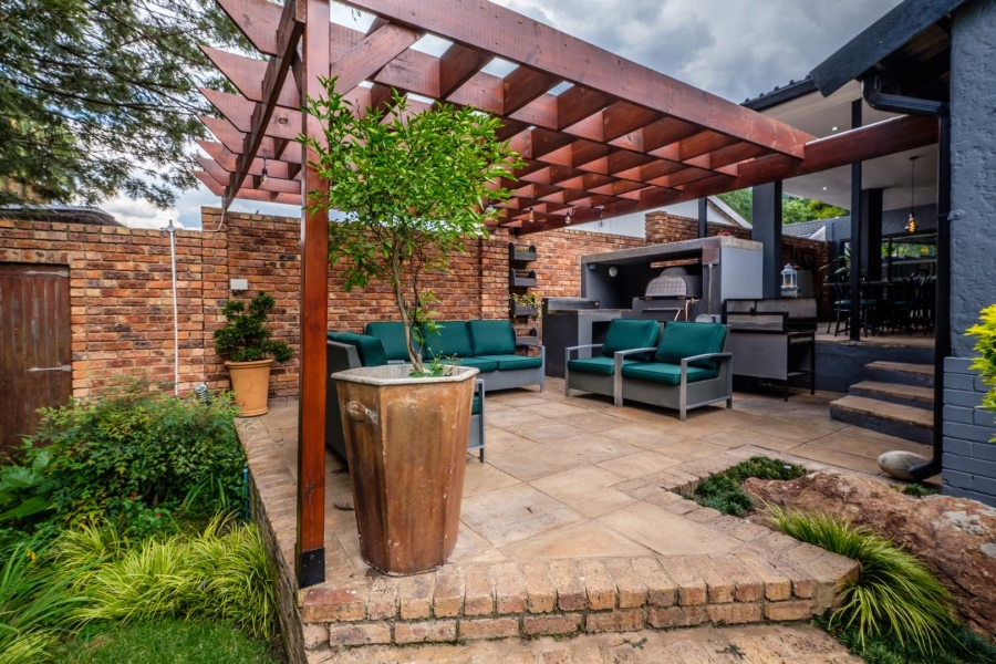 6 Bedroom Property for Sale in Mondeor Gauteng