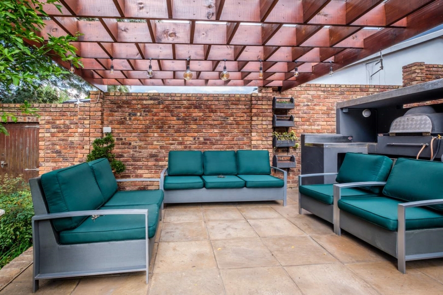 6 Bedroom Property for Sale in Mondeor Gauteng