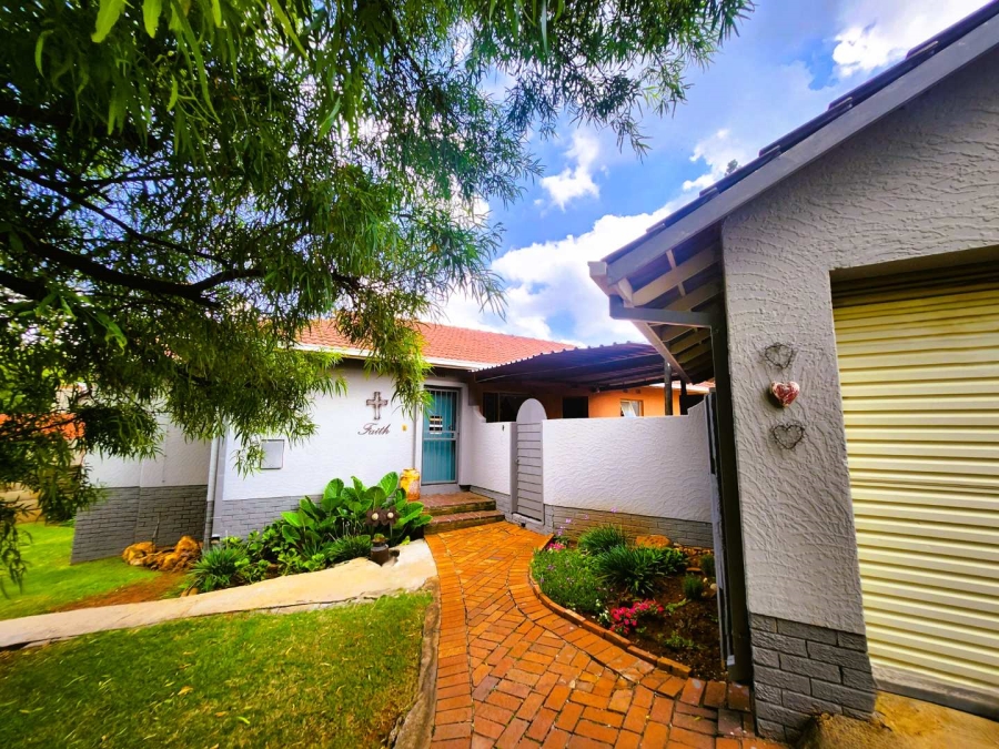 3 Bedroom Property for Sale in Verwoerdpark Gauteng
