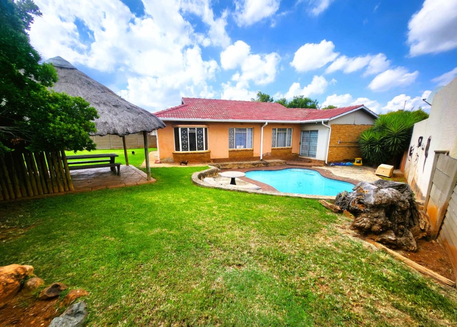 3 Bedroom Property for Sale in Verwoerdpark Gauteng