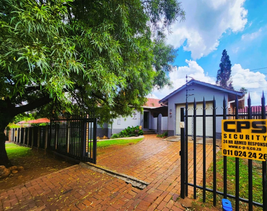 3 Bedroom Property for Sale in Verwoerdpark Gauteng