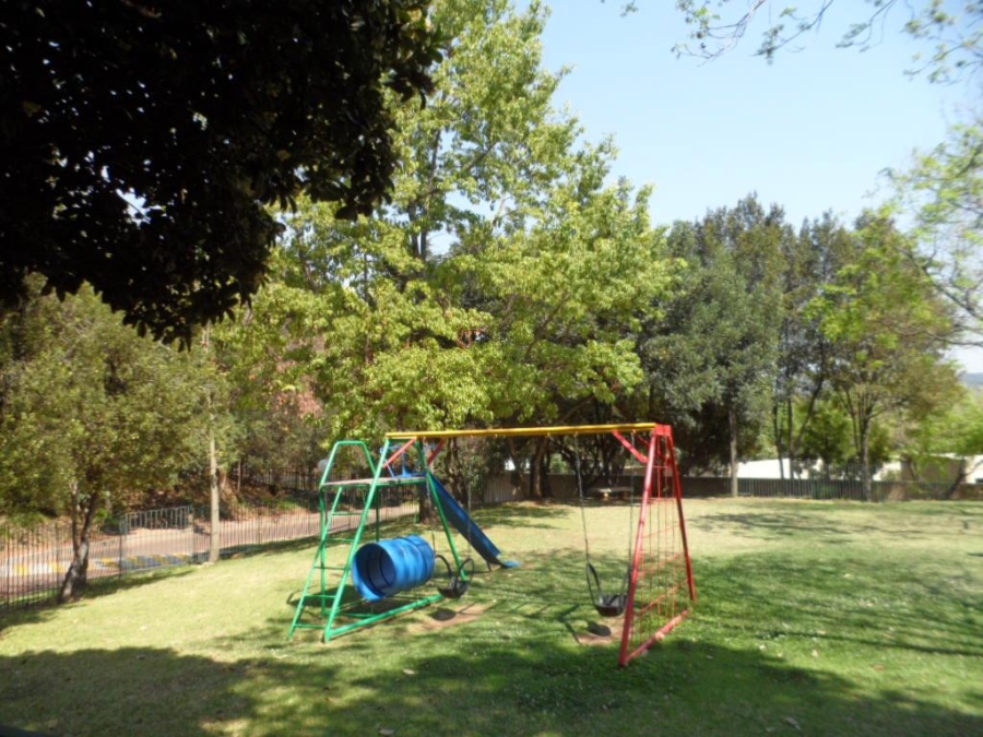 To Let 1 Bedroom Property for Rent in Sandhurst Gauteng