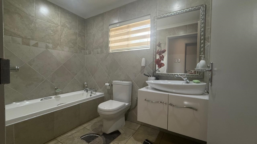 3 Bedroom Property for Sale in Bloubosrand Gauteng